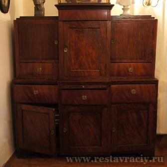Старая антикварная мебель